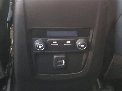 Used 2019 Buick Enclave Essence image 9