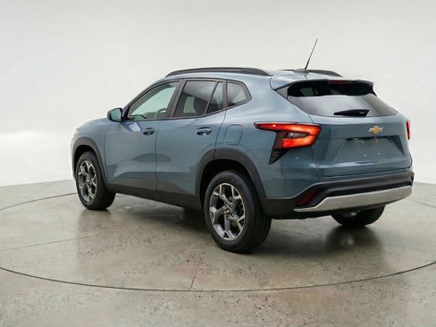 Used 2025 Chevrolet Trax LT w/ LT Convenience Package FWD image 6