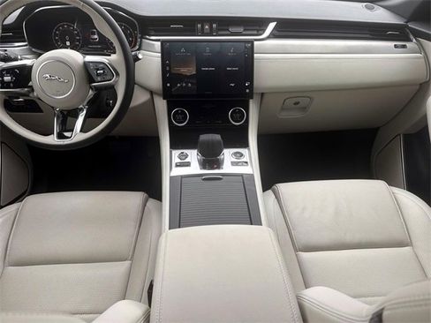 New 2025 Jaguar F-PACE R-Dynamic S image 13