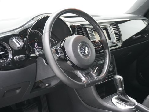 Used 2016 Volkswagen Beetle 1.8T S FWD image 10