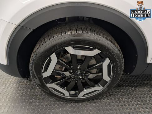Certified 2024 Kia Telluride EX w/ EX Captain's Chair Package AWD/4WD image 8