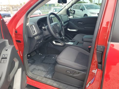 Certified 2025 Nissan Frontier SV RWD image 10