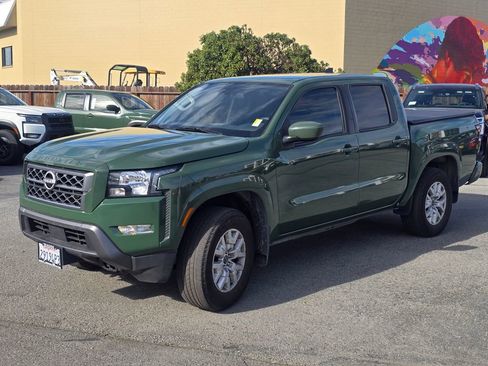 Used 2022 Nissan Frontier SV image 3