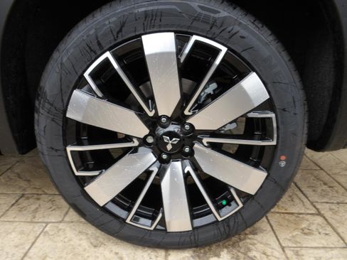 New 2026 Mitsubishi Outlander SE image 12