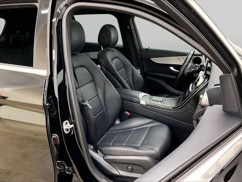 Used 2022 Mercedes-Benz GLC 300 image 9