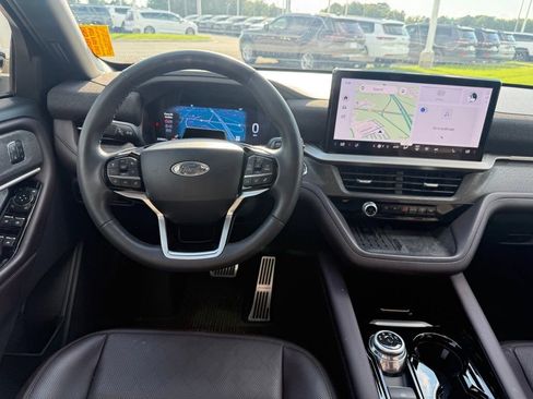 Used 2025 Ford Explorer Platinum RWD image 6