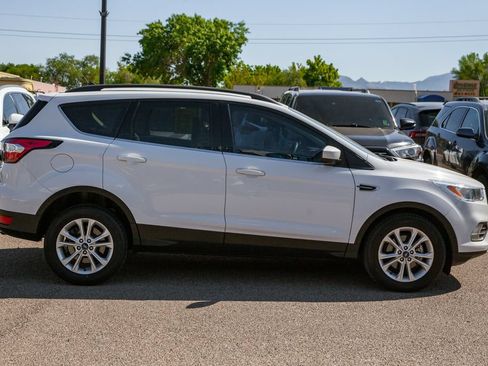 Used 2018 Ford Escape SE w/ SE Sync 3 Package FWD image 4