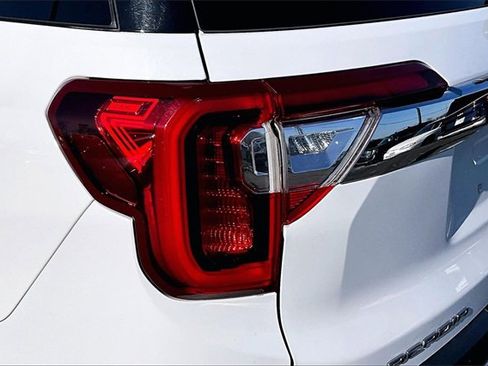 Used 2021 GMC Acadia SLT image 30