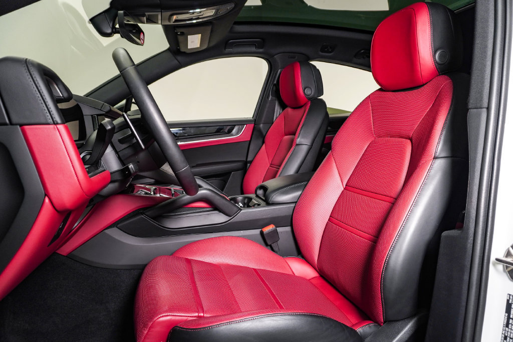 Certified 2026 Porsche Cayenne Coupe AWD/4WD image 5