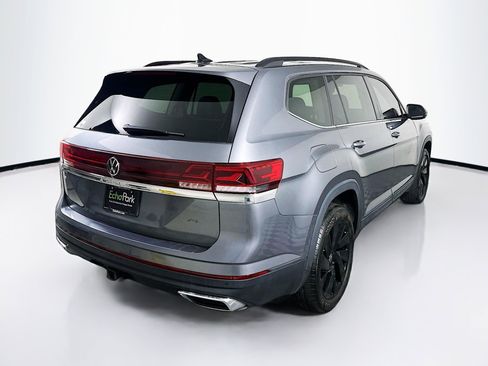Used 2024 Volkswagen Atlas SE w/ Panoramic Sunroof Package FWD image 9