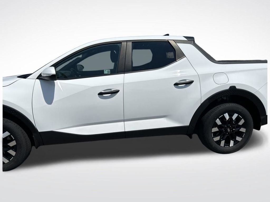 Used 2025 Hyundai Santa Cruz SE AWD/4WD image 2