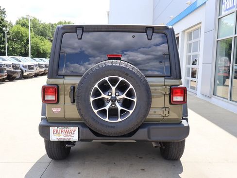Used 2025 Jeep Wrangler Unlimited Sport AWD/4WD image 9