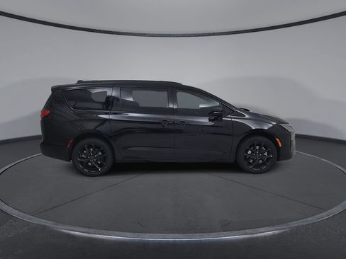 New 2027 Chrysler Pacifica Limited w/ S Appearance Package AWD/4WD image 17