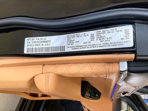 Used 2025 Jeep Grand Cherokee Summit image 32