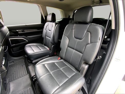 Used 2024 Kia Telluride EX w/ EX Captain's Chair Package FWD image 20