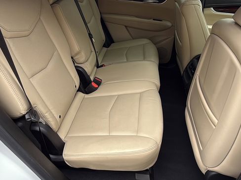 Used 2018 Cadillac XT5 Luxury w/ LPO, Wheel Lock Package image 19