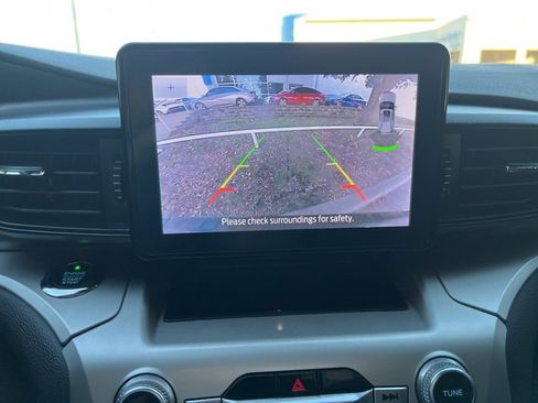 Used 2021 Ford Explorer XLT image 32