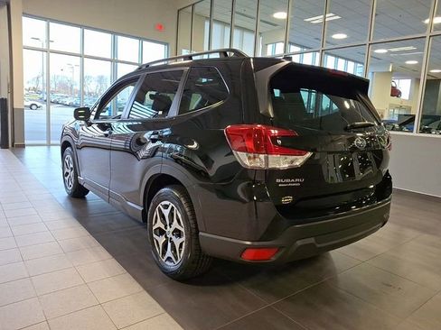 Certified 2023 Subaru Forester Premium AWD/4WD image 4