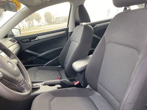 Used 2014 Volkswagen Passat 1.8T S image 9
