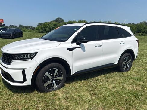 Used 2022 Kia Sorento S FWD image 2