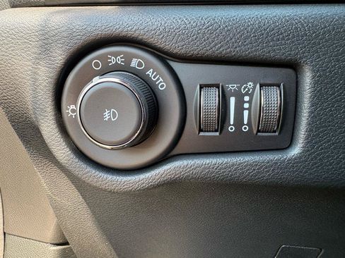 Used 2026 Chrysler Pacifica Select FWD image 46