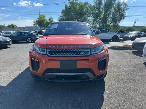 Used 2019 Land Rover Range Rover Evoque SE Dynamic image 2