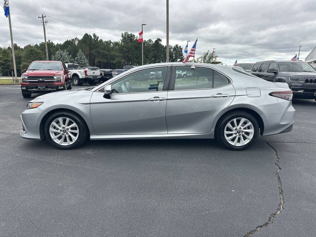 Used 2022 Toyota Camry LE w/ Convenience Package FWD image 5