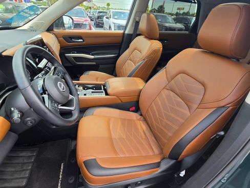 Certified 2025 Nissan Pathfinder Platinum w/ Cargo Package FWD image 21