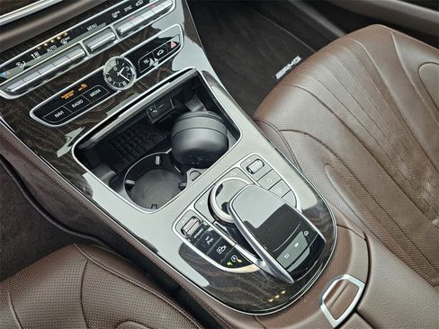 Used 2025 Mercedes-Benz GLC 300 image 24