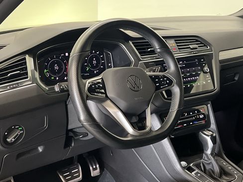 Used 2022 Volkswagen Tiguan SEL R-Line AWD/4WD image 15