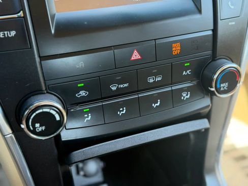 Used 2015 Toyota Camry LE FWD image 32