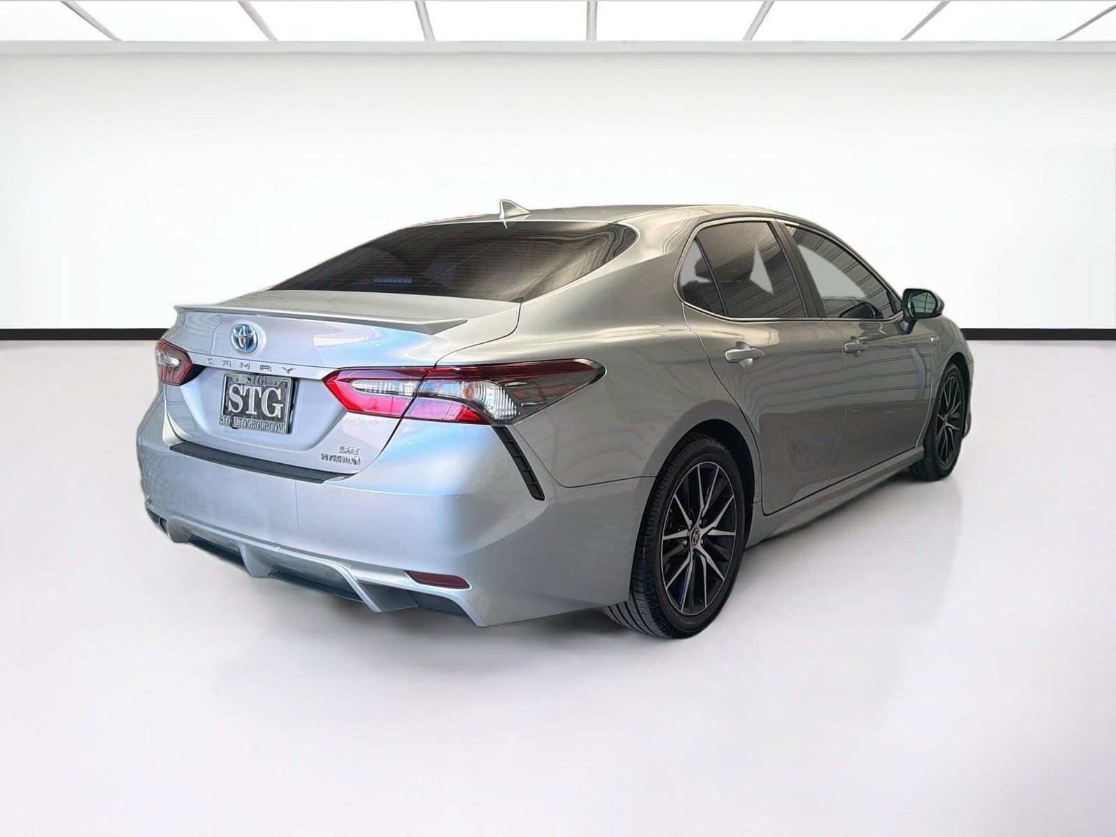 Used 2021 Toyota Camry SE FWD image 4