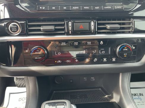 Used 2023 Nissan Pathfinder SL AWD/4WD image 18