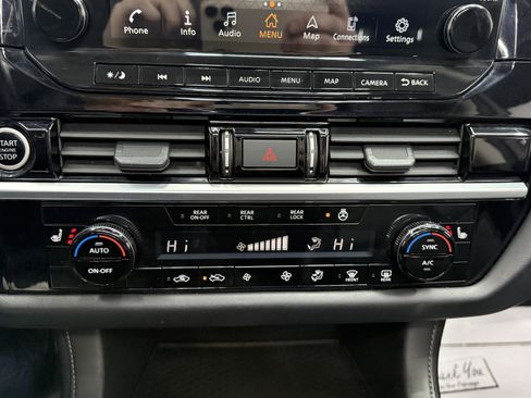 Used 2022 Nissan Pathfinder SL image 18