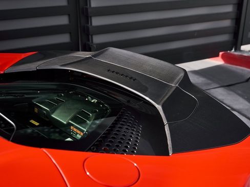 Used 2022 Ferrari SF90 Spider image 14