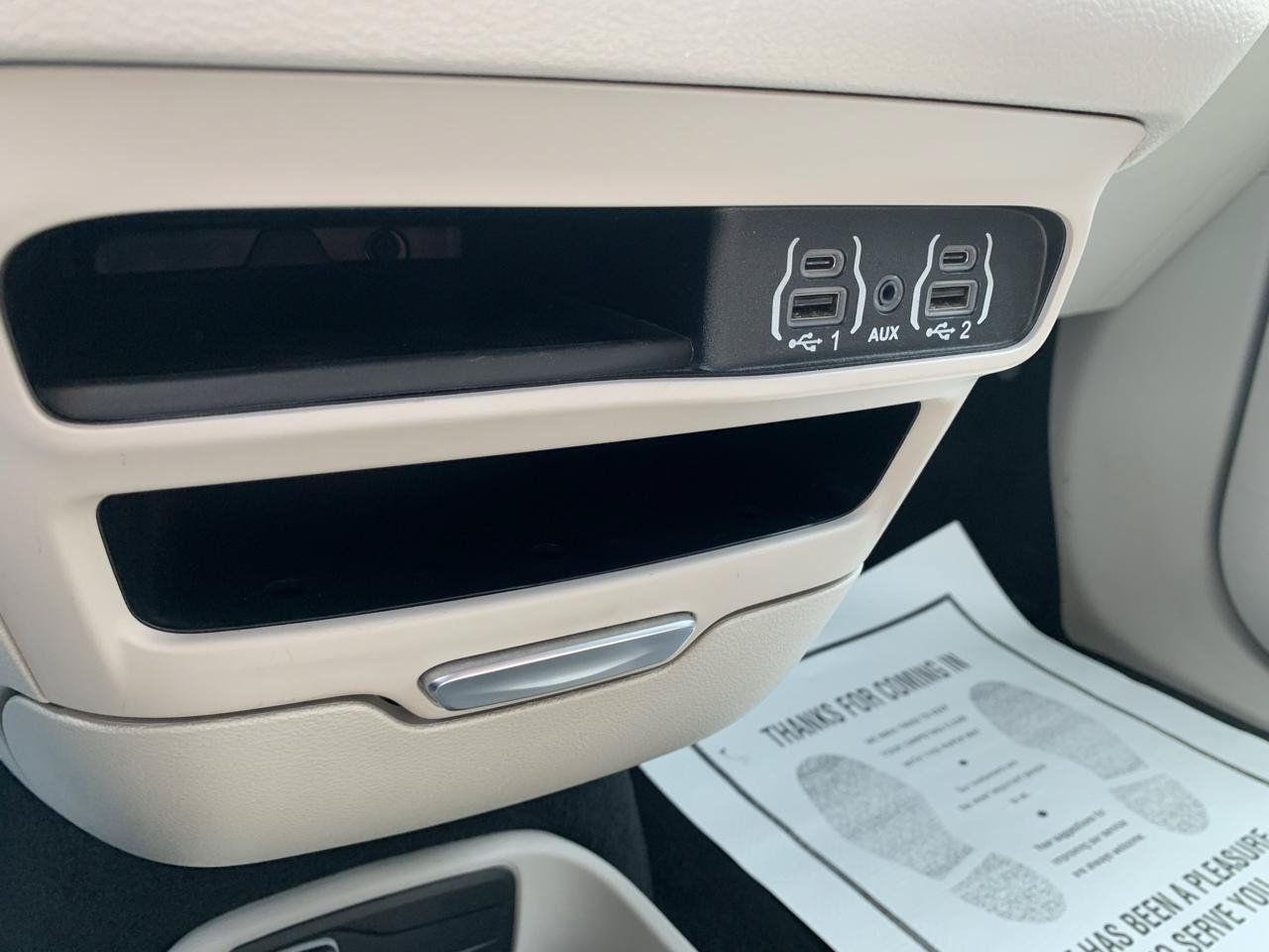Used 2023 Chrysler Pacifica Touring-L FWD image 16