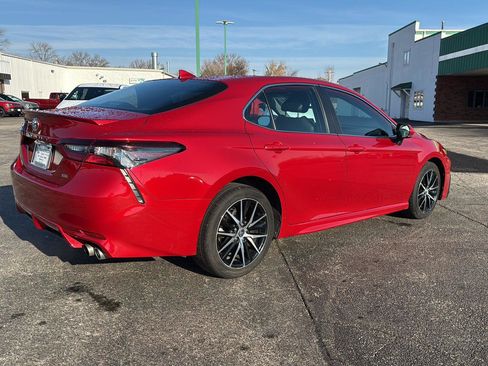 Used 2023 Toyota Camry SE image 5