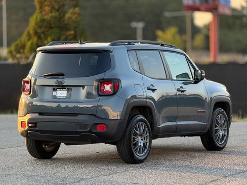 Used 2017 Jeep Renegade Trailhawk AWD/4WD image 9