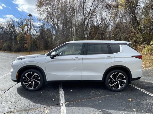 Used 2024 Mitsubishi Outlander SE image 6