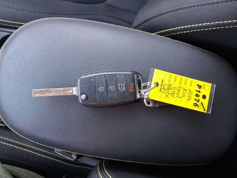 Used 2016 Kia Soul + FWD image 27
