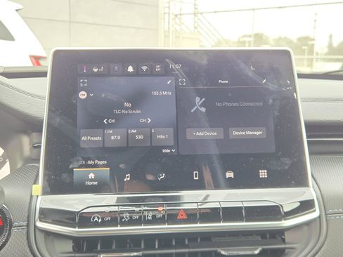 New 2026 Jeep Compass Latitude image 11