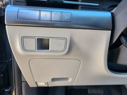 Certified 2025 Hyundai Kona SE image 28