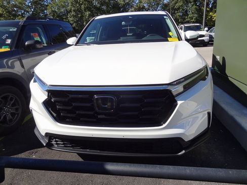 Used 2024 Honda CR-V EX image 3