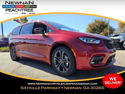 New 2026 Chrysler Pacifica Select image 1