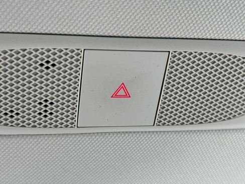 Used 2022 Tesla Model Y Long Range image 37