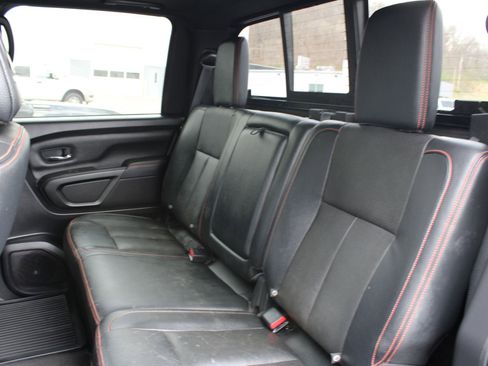 Used 2021 Nissan Titan PRO-4X w/ Pro-4x Convenience Package AWD/4WD image 18