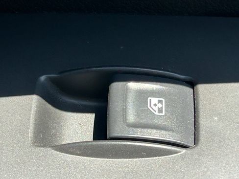 Used 2015 Cadillac Escalade Luxury AWD/4WD image 36