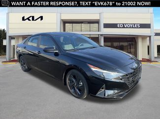 Used 2022 Hyundai Elantra SEL w/ Convenience Package image 1