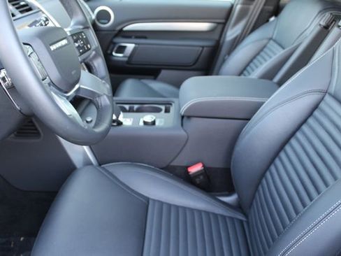 Used 2025 Land Rover Discovery Dynamic SE image 22