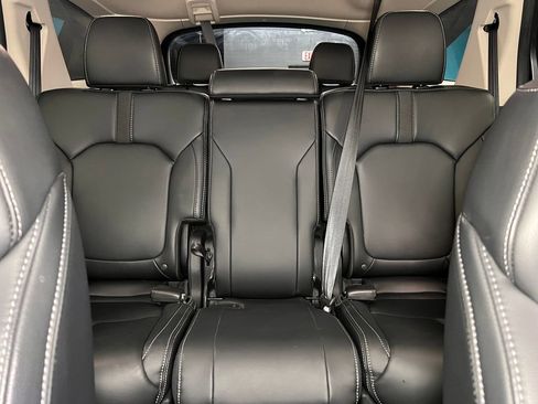 Used 2025 Honda Pilot Touring image 23